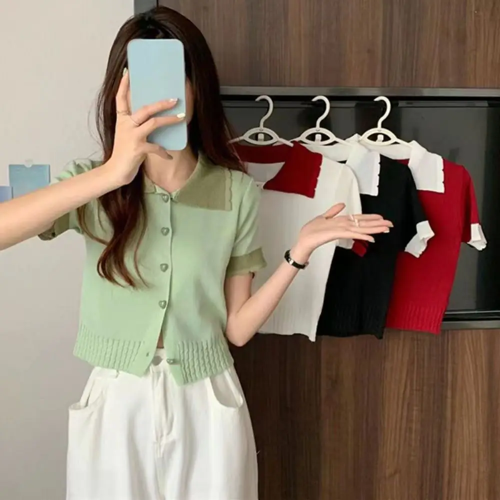 V-Ausschnitt T-Shirt mit Revers und Liebesknöpfen im Koreanischen Stil, Schlanke Crop-Tops für Damen, Streetwear Patchwork Kurzarm-Tops für Mädchen und Frauen