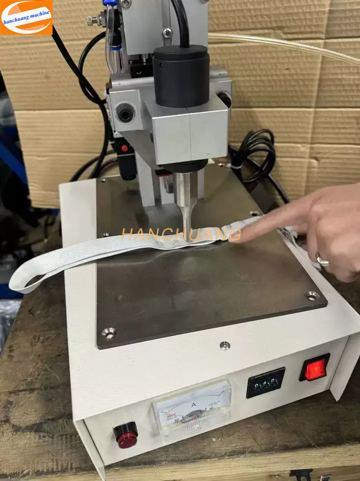 Tragbarer tragbarer Mini-Ultraschall-Punktschweißgerät für Masken, Ohrringe und Arbeitsabzeichen