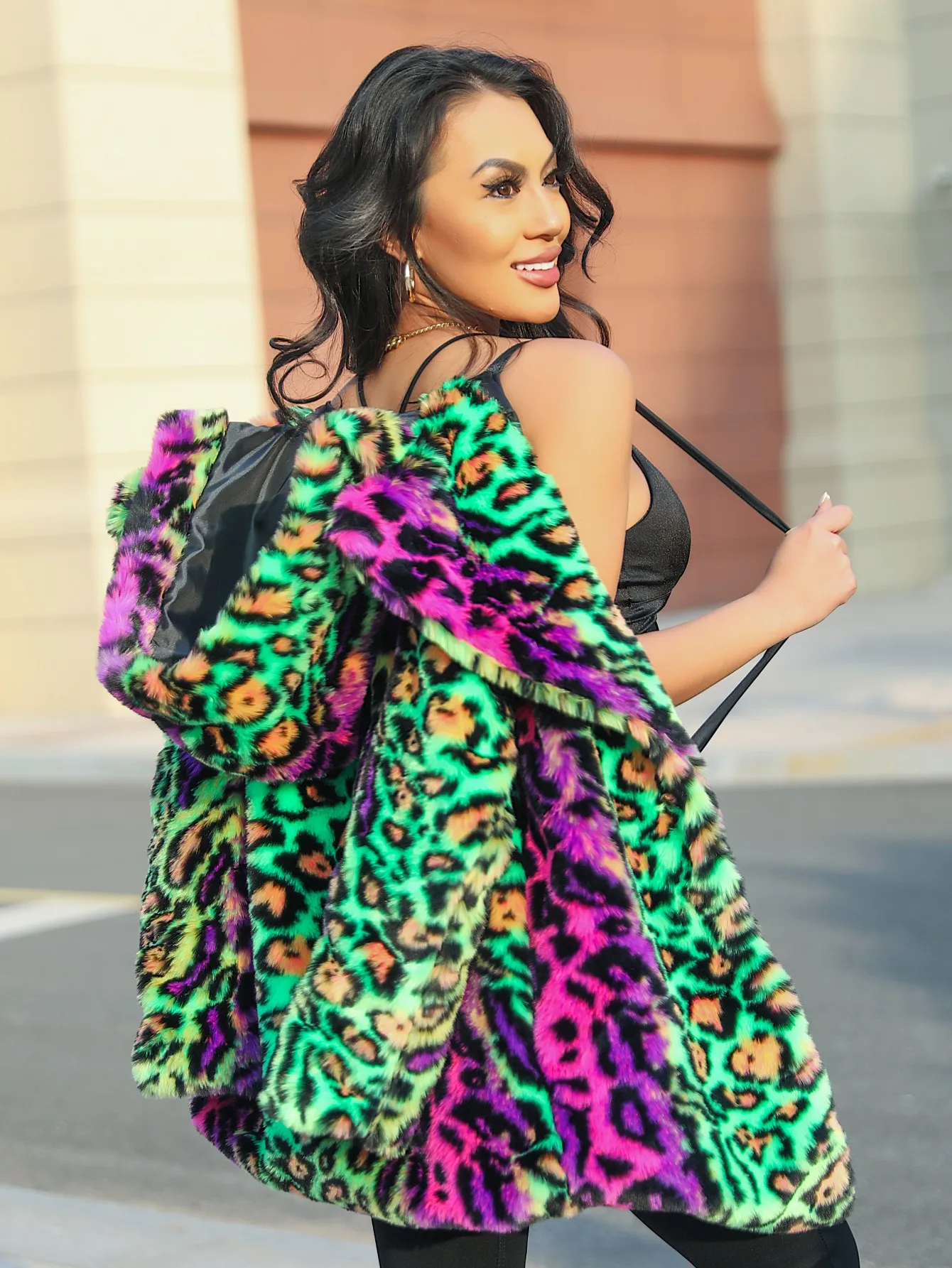 Otoño-Invierno mujer estampado de moda deslumbrante estampado de leopardo abrigo de piel sintética casual suelto de manga larga con capucha ropa de calle cálida para mujer