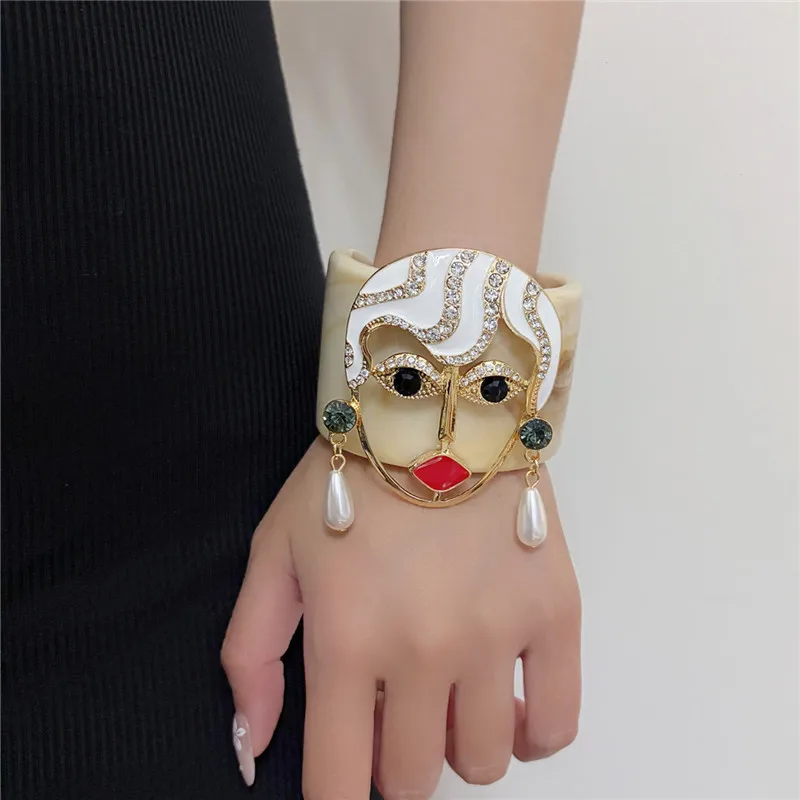 Wide Face Mask Pearl Open Bracelet for Women Exaggerated Personality High-End Feeling Bracelet Daily Party Accessory