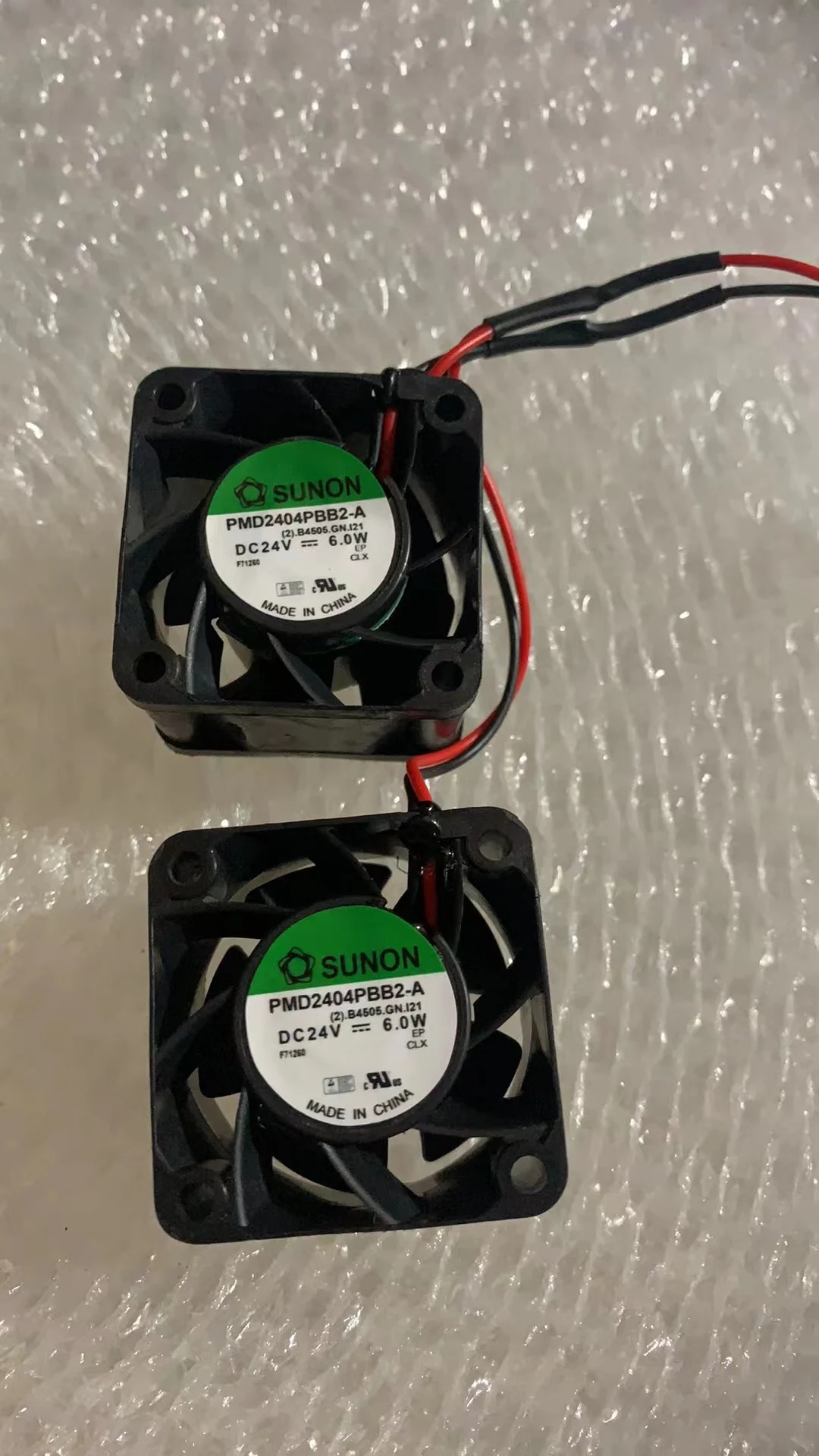 

SUNON PMD2404PBB2-A 2.B4505.GN.I21 DC 24V 6.0W 40x40x28mm 2-Wire Cooling Fan