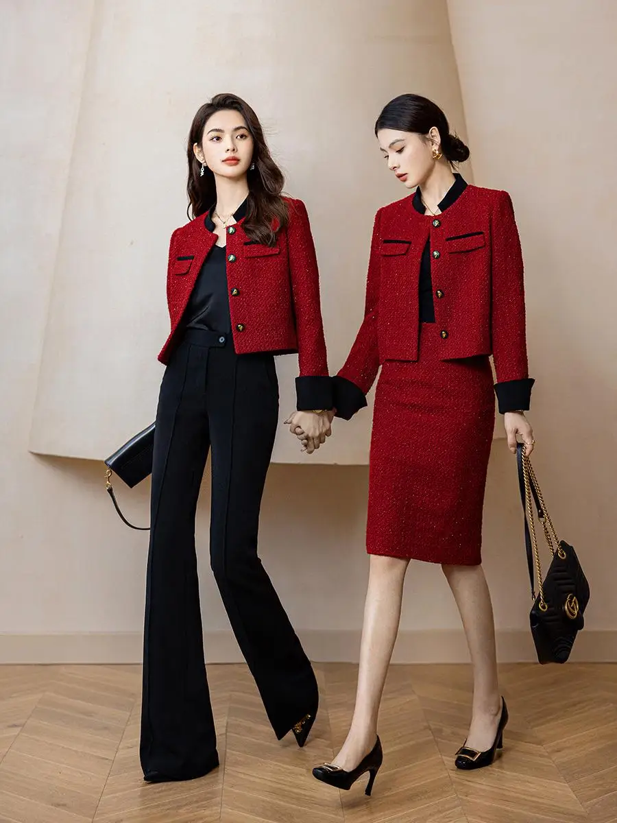 

Костюм-двойка цвета бордо для женщин: пиджак и юбка. Профессиональный комплект для новогодних конференций, для ведущих, для работы, с длинным рукавом.