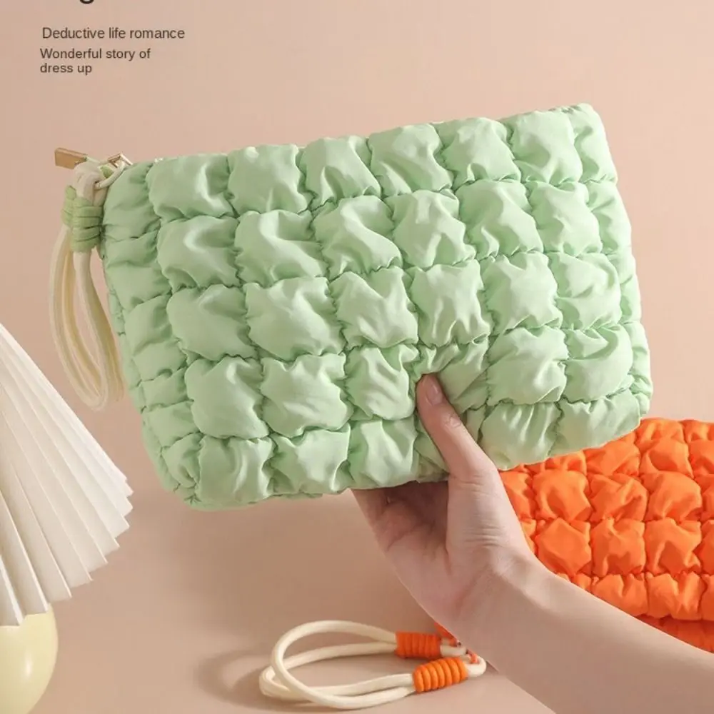

Portable Korean Style Puffy Makeup Pouch With Zipper Large Capacity Cloud Handbag Soft Solid Color Cosmetic Bag Travel