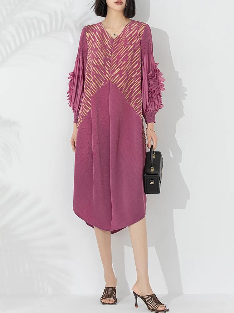 MIYAKE ใหม่จีบฤดูใบไม้ผลิและฤดูใบไม้ร่วง V คอ hot gold แผ่นดอกไม้โคมไฟแขนโค้ง plus ขนาดชุด [ 20240634 ]