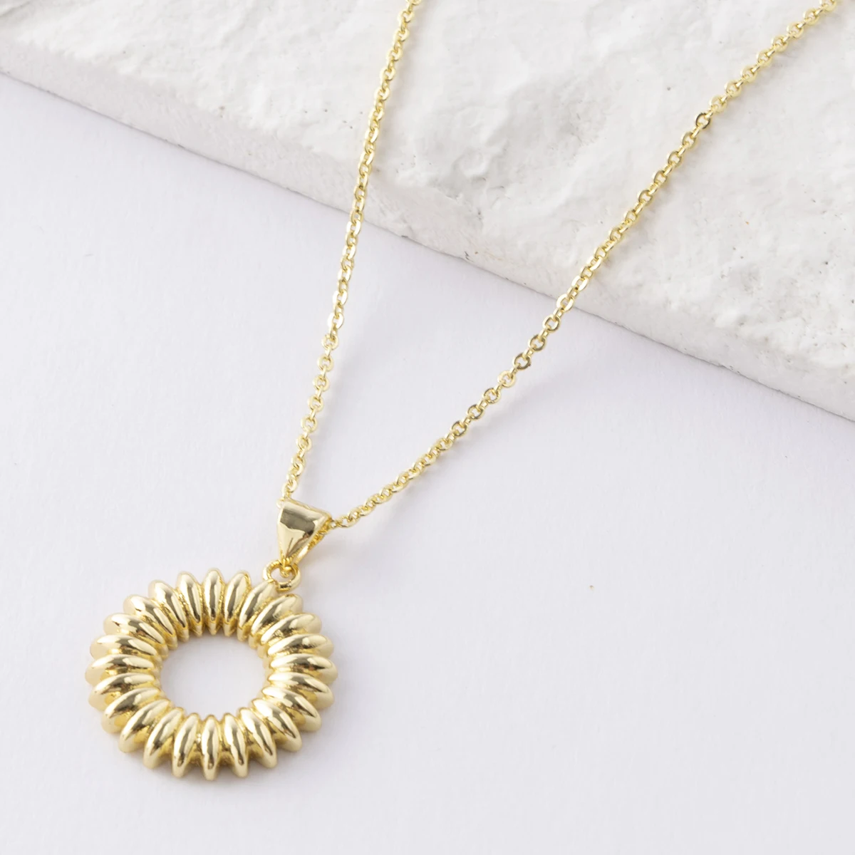 LUIZADA Hot Selling 18KGP Gold Plated Women Jewelry Set Sun Moon Pendant Vintage Factory Wholesale