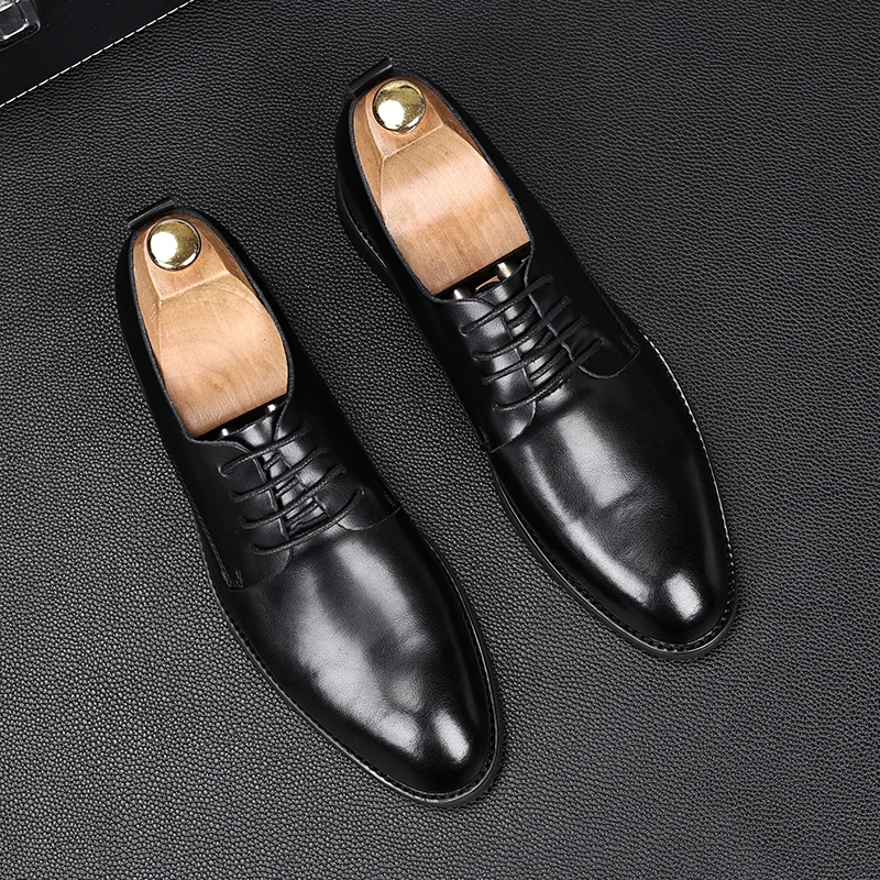 موضة جديدة للرجال الأبيض الدانتيل يصل فستان الزفاف أحذية الذكور عادية أكسفورد أوكسفورد الشقق المتسكعون العودة للوطن حفلة موسيقية Zapatillas Hombre