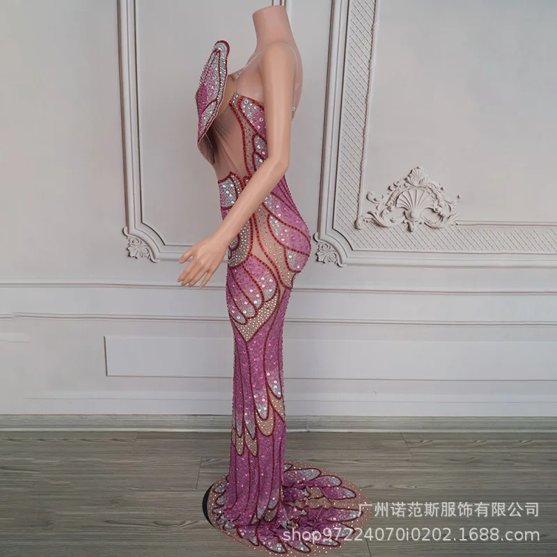 Sukienka bankietowa dla dorosłych, model na wybieg, modna odzież, rocznik 2025, wysoka jakość, różowo-czerwona, trójwymiarowa, z piórami i cekinami, krój rybka.