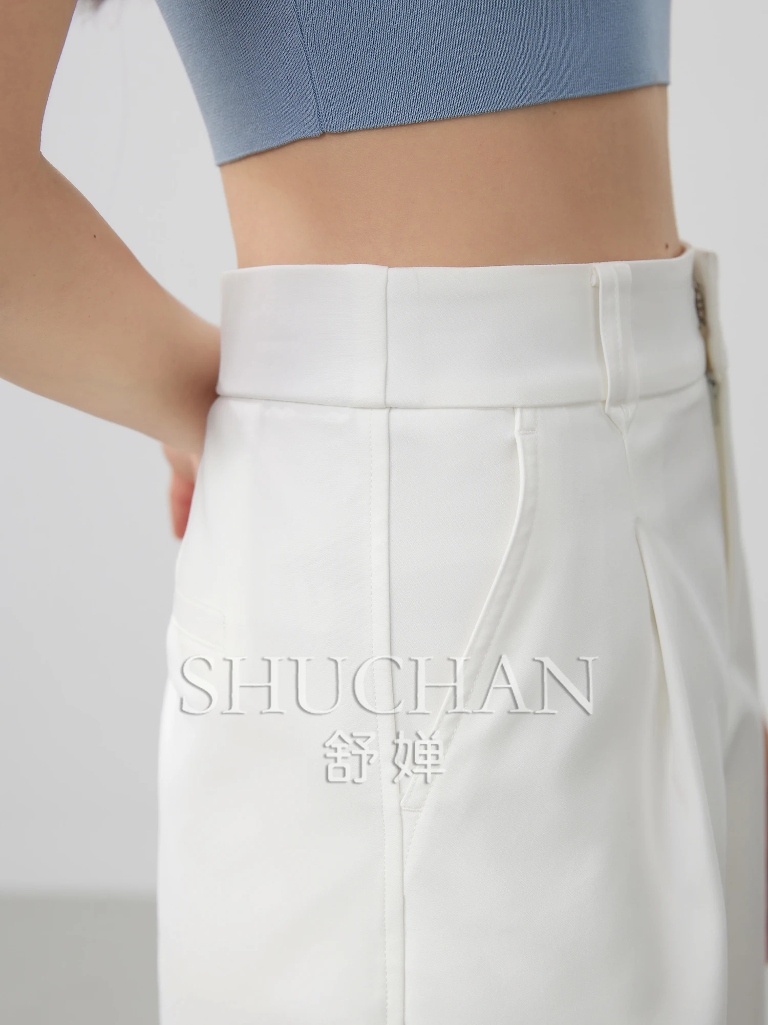 Minimalist Commuter Style, Semi-elastic Waist Symmetrical Pleated Casual Five-point Pants Women Summer