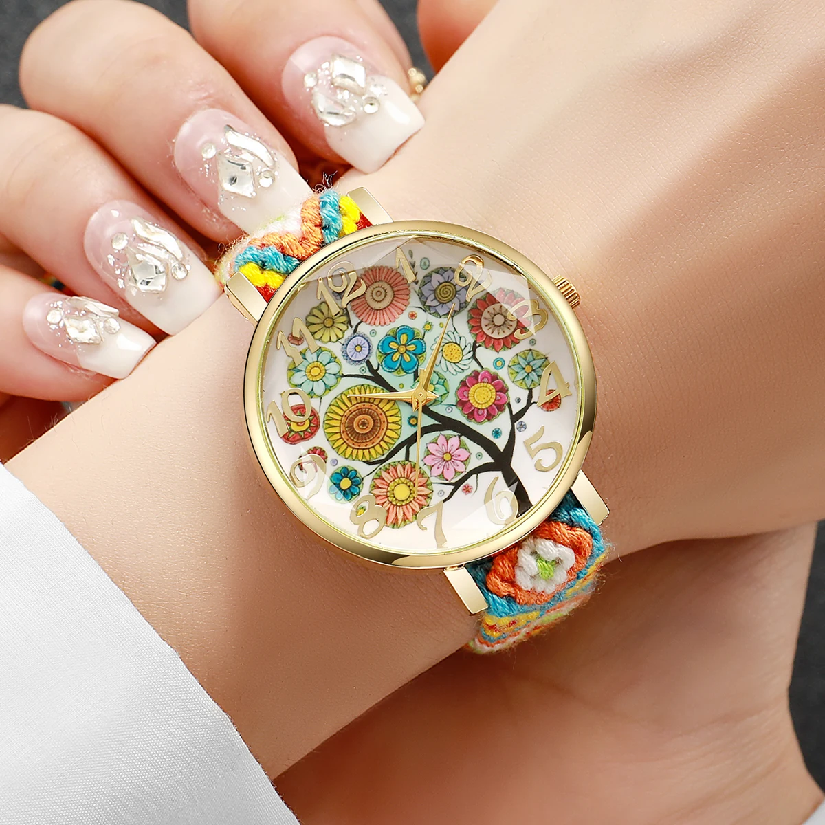 1pcs Women's Gift Watch Fashion Casual Personalized Digital Dial Trendy Classic Quartz Watch ( Box Not Included)