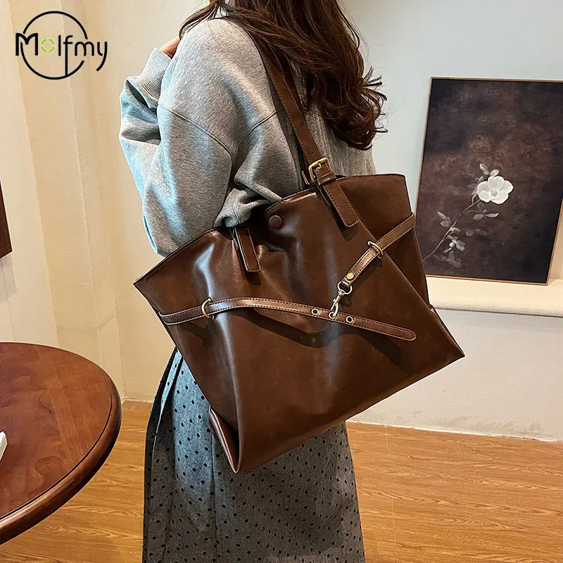 Thumbnail 4 - #77 Business Shoulder Bags Comparison Guide
