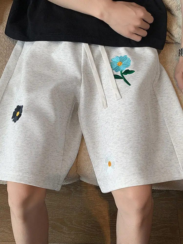 

Gray American Retro Embroidered Shorts Loose Lazy Style Five-Quarter Pants for Men Summer Trendy Brand Couple Casual Cotton B...
