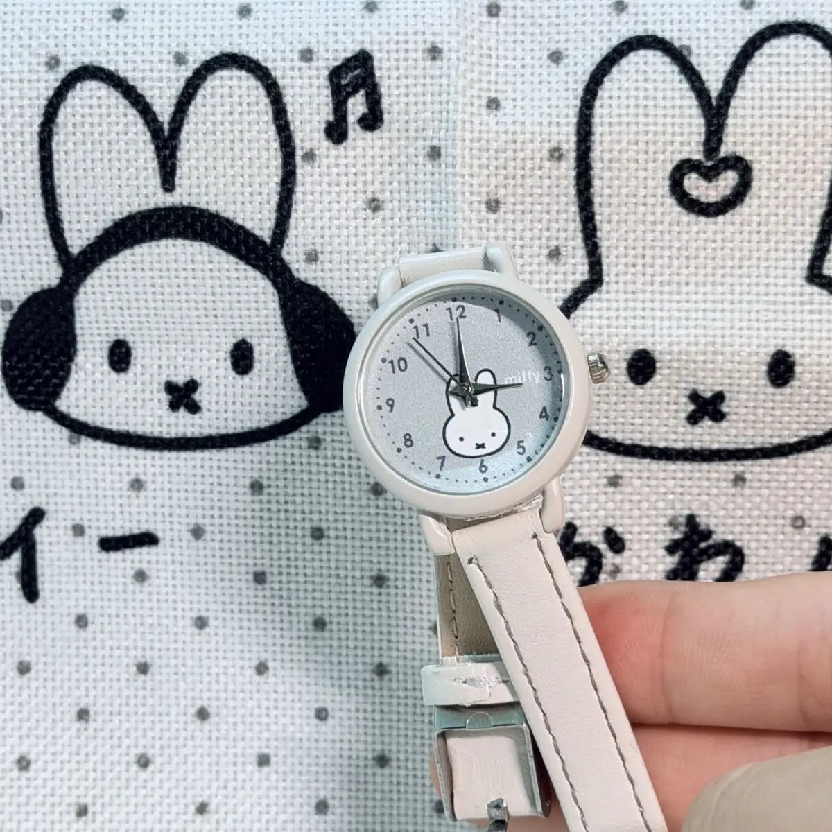 Montre Miffy pour Femme et Étudiante, Petit Cadran, Aiguilles Précises, Idéal pour les Examens, Cadeau Adorable, Kawaii, Original, Mignon, Nouveauté 2026