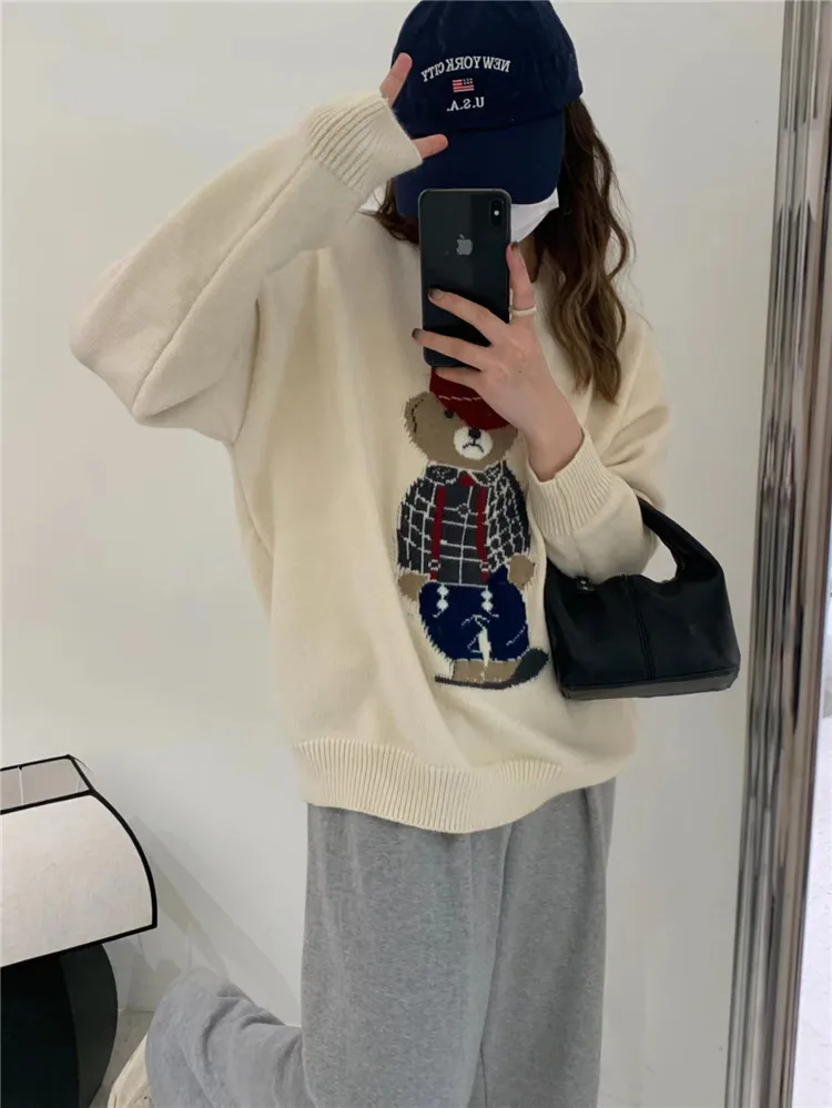 

Cute bear loose round neck pullover college style cartoon jacquard sweater