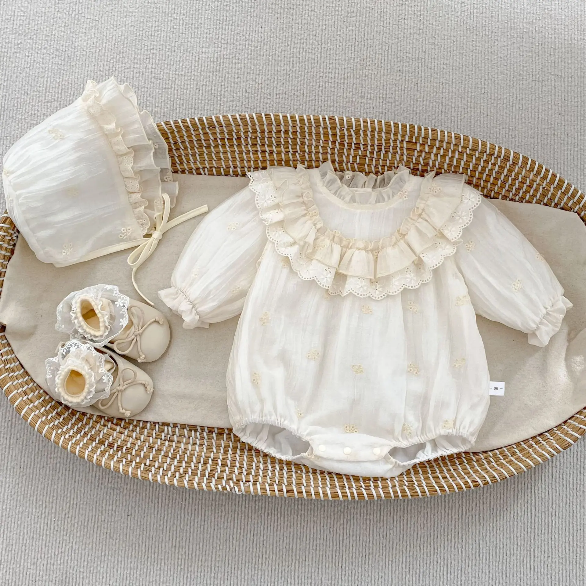 2026 Baby Spring Dress Long Sleeve Jumpsuit Female Baby Western Lace Fart Dress Hundred Day Banquet Ha Yi Crawler Dress Hat Gift
