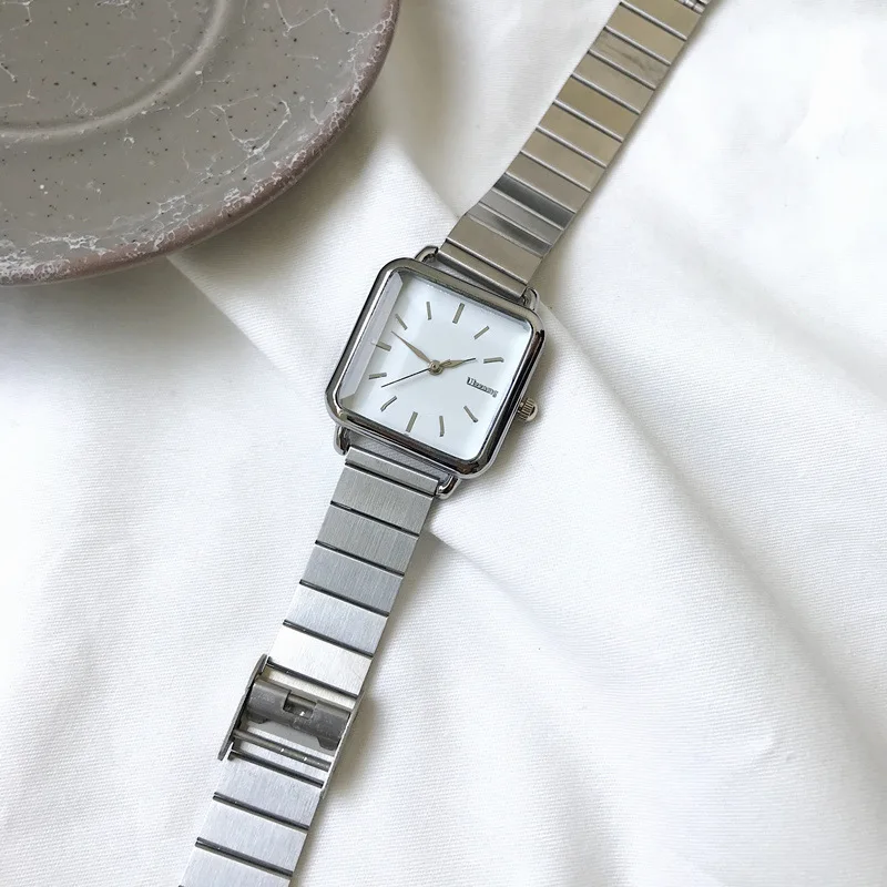 Fashion Retro Watches Classic Casual Quartz Dial Alloy Strap Band Square Clock Fashionable Wrist Watches for Women Gift