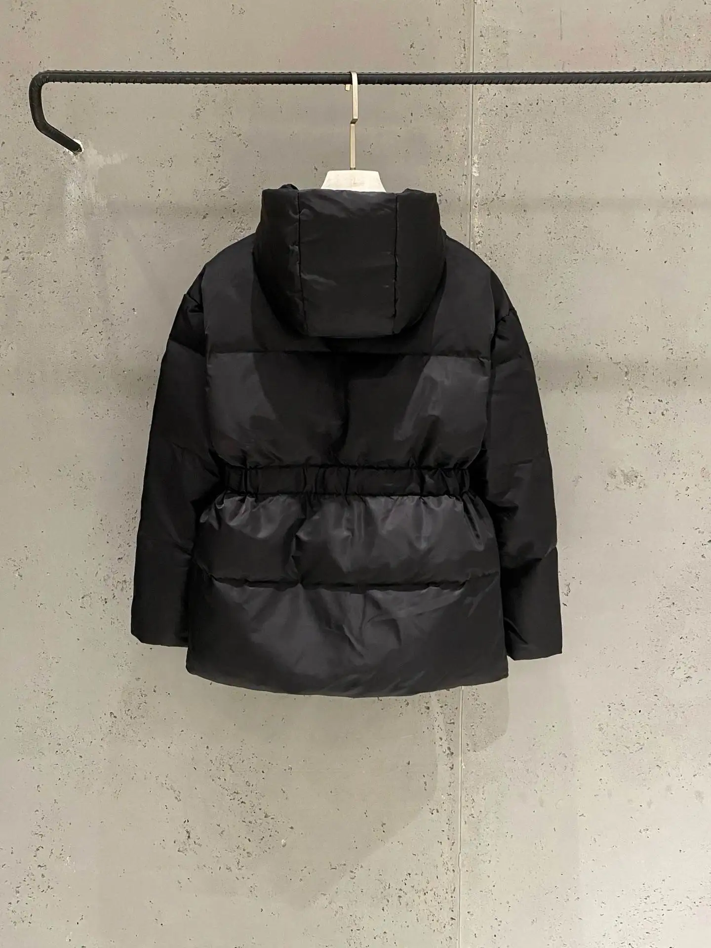 معطف شتوي نسائي طويل بغطاء للرأس لعام 2025، سترة معزولة حراريًا مقاومة للرياح ومقاومة للماء وقابلة للتنفس مع حزام #2