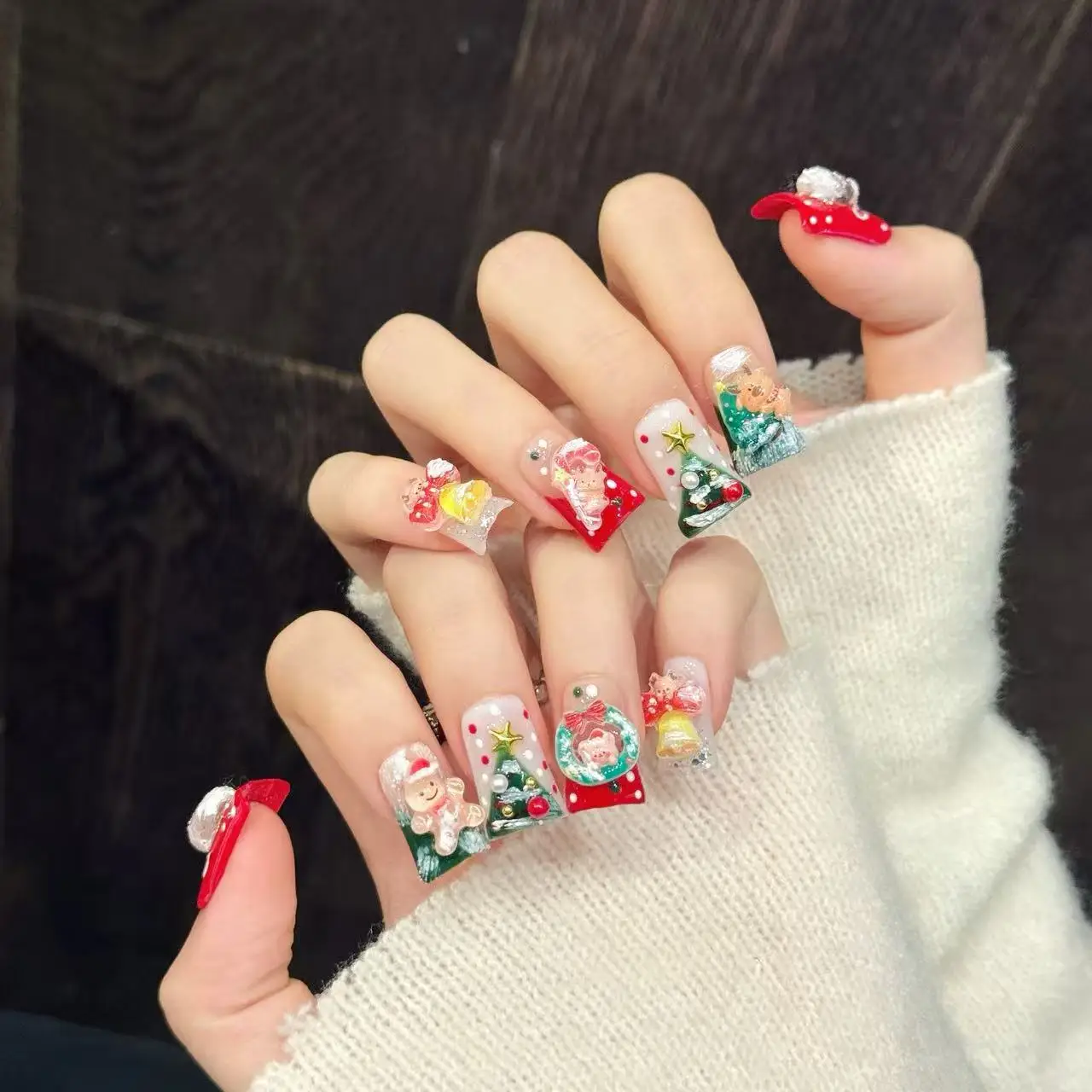 2025 New Duck billed Christmas Exquisite Hand-painted Fake Nails [Christmas Tree] New Year's Eve Girl's Christmas Gift