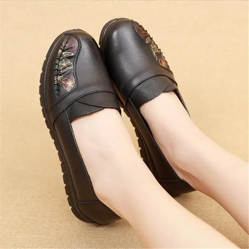 Genuine Leather Women's Casual Shoes Leisure Sneakers Women Luxury Brand Slip-on Loafers Female Flat Shoes