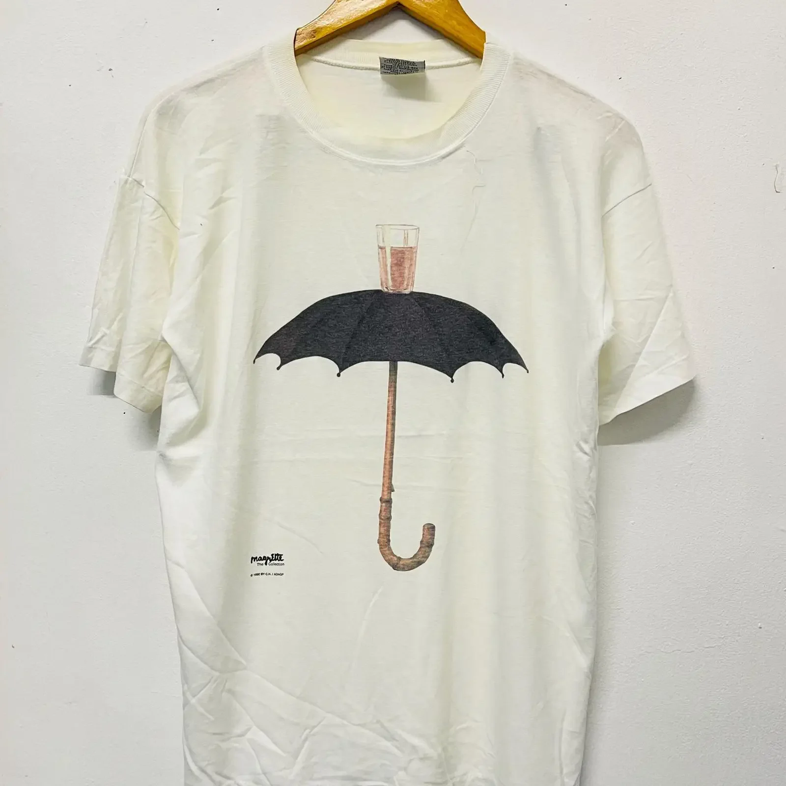 Vintage 90s Rene Magritte Hegel's Holiday Art Print T Shirt White Streetwear vintage Washed Soft Casual Stretched Unisex