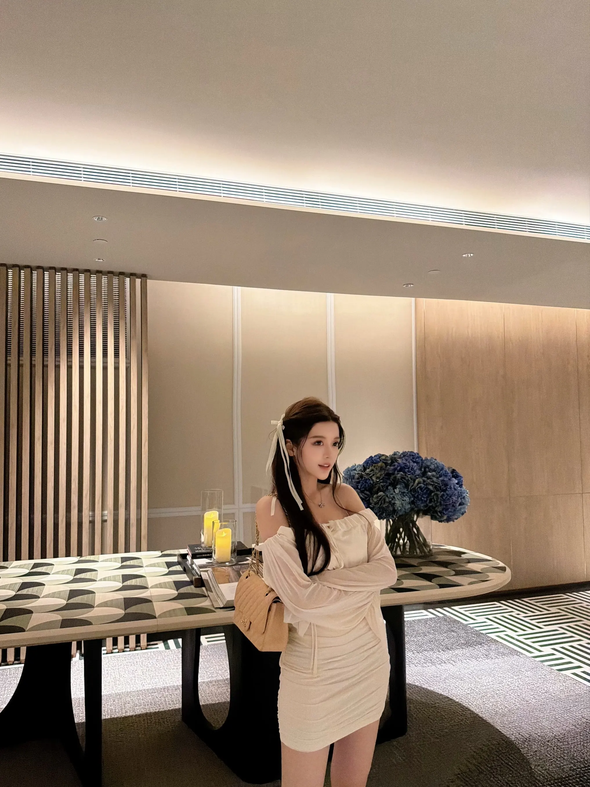 

Платье-футляр Nane M Rose Wood с одним открытым плечом, длинным рукавом, плиссированной талией и завышенной линией талии, сексуальный дизайн