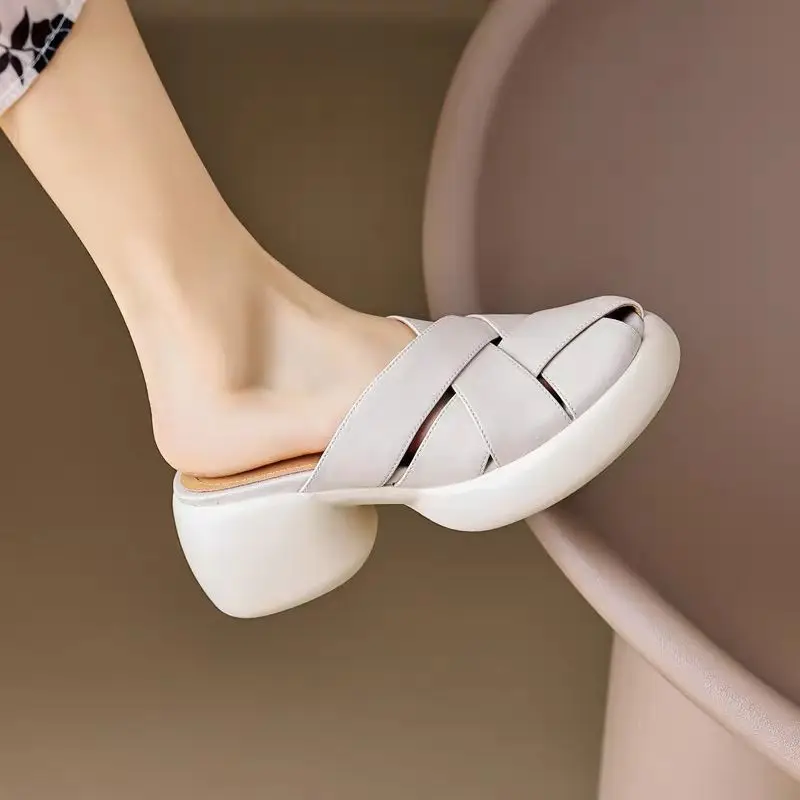 Buty dla kobiet Mules Slides Kawaii Woman Slippers Cute Sandals Height Outside Easy Wears Top Designs Waterproof Vip Casual Eva