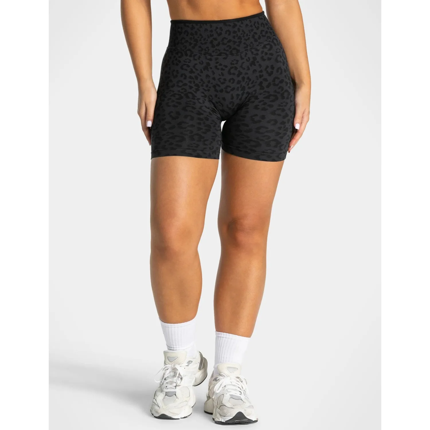 Sommer Damen Nahtlose Sportshorts mit Leopardenmuster Weißer Rand Kontrastierende Hochtaillierte Leggings Gym Yoga Übungs-Sportshorts – Detail 10