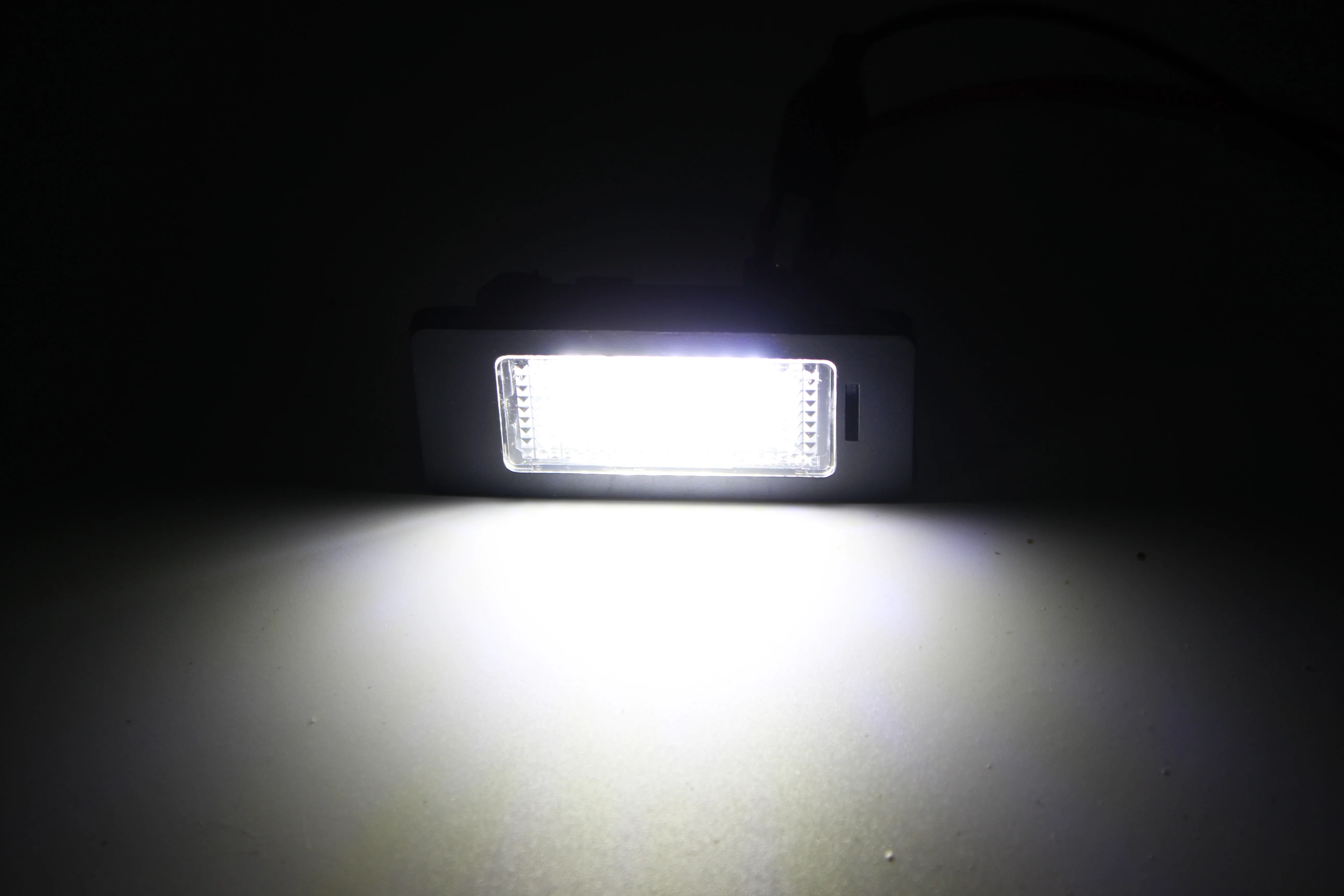 Światło LED do tablicy rejestracyjnej samochodu BMW E39 M5 E70 E71 X5 X6 E60 M5 E90 E92 E93 M3, tylne światła, lampa tablicy rejestracyjnej