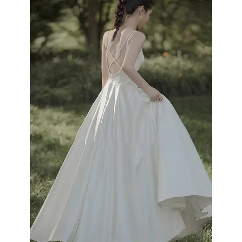 

Satin Light Wedding Dress 2023 New Simple Slim Hanging Strap Backless Show Slim Super Xian Sen Series Travel Photography