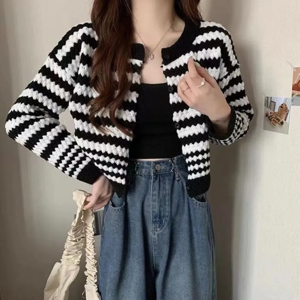 

Women's Korean Style Knitted Sweater Early Autumn Fashion Chic Spring And Autumn Seasonal Wear Niche Design