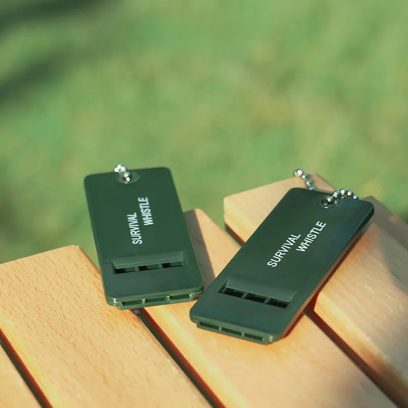3周波ホイッスル 高デシベルサバイバルホイッスル アウトドアハイキングキャンプホイッスル ハンティングホイッスル 緊急サバイバル補助ツール