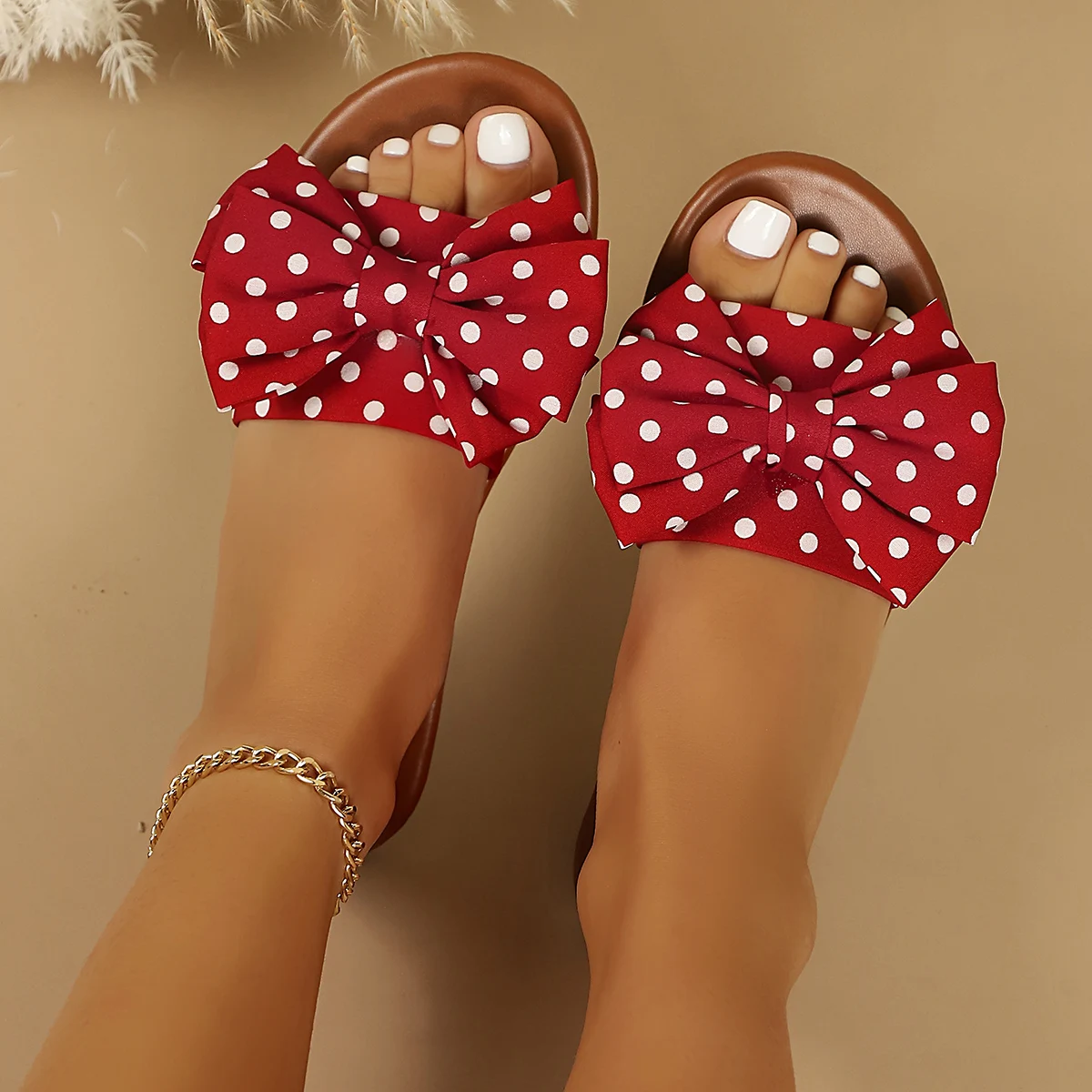 Damen-Slip-On-Sandalen mit gepunktetem Schleifendesign, weichen Sohlen und weichen Oberflächen, bequem und ermüdungsfrei für Zuhause, Reisen. – Detail 15