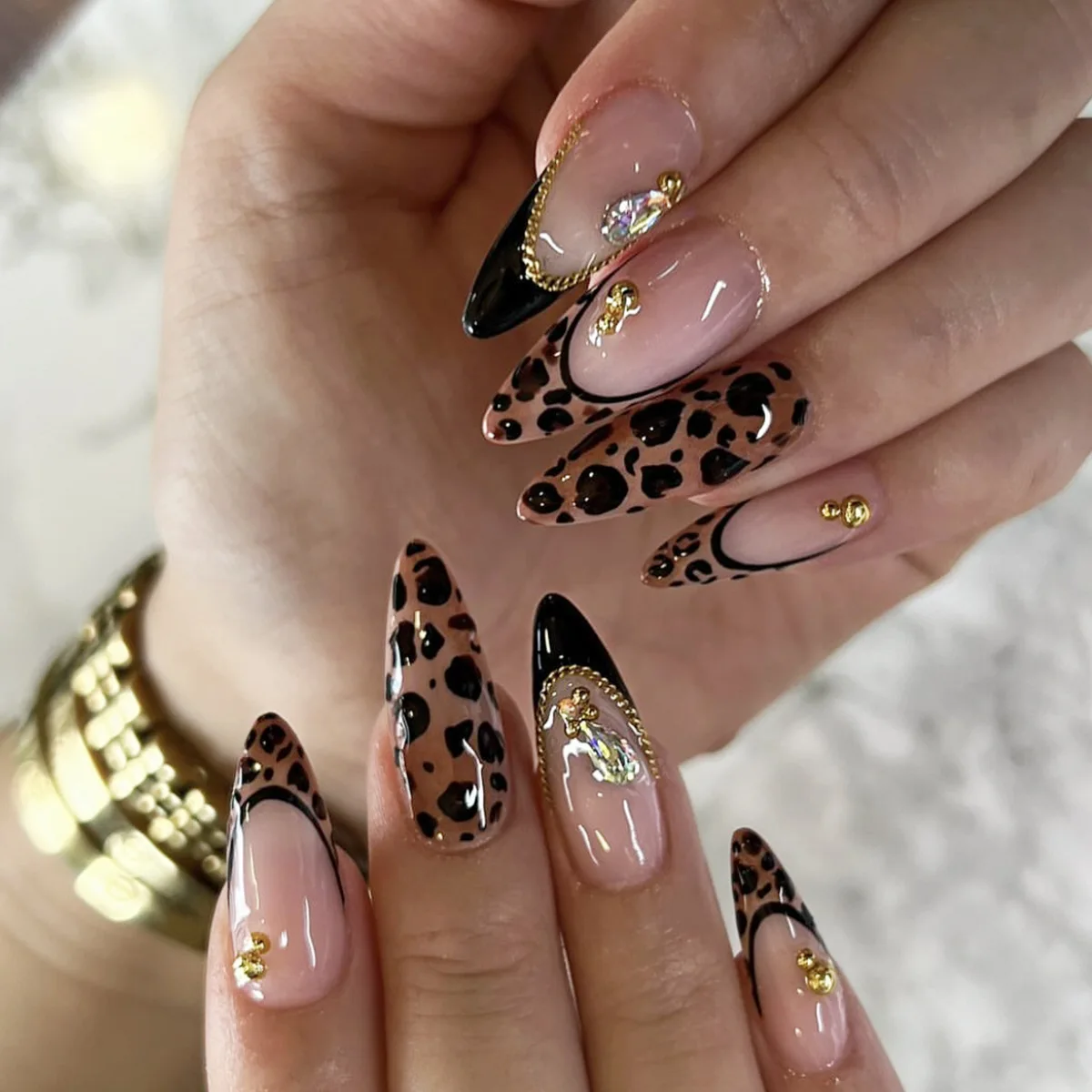 

24Pcs Mid-length Almond Full Cover Nails Tips Black Leopard Print French False Nails Rhinestone Reusable Press on Fake Nails Art