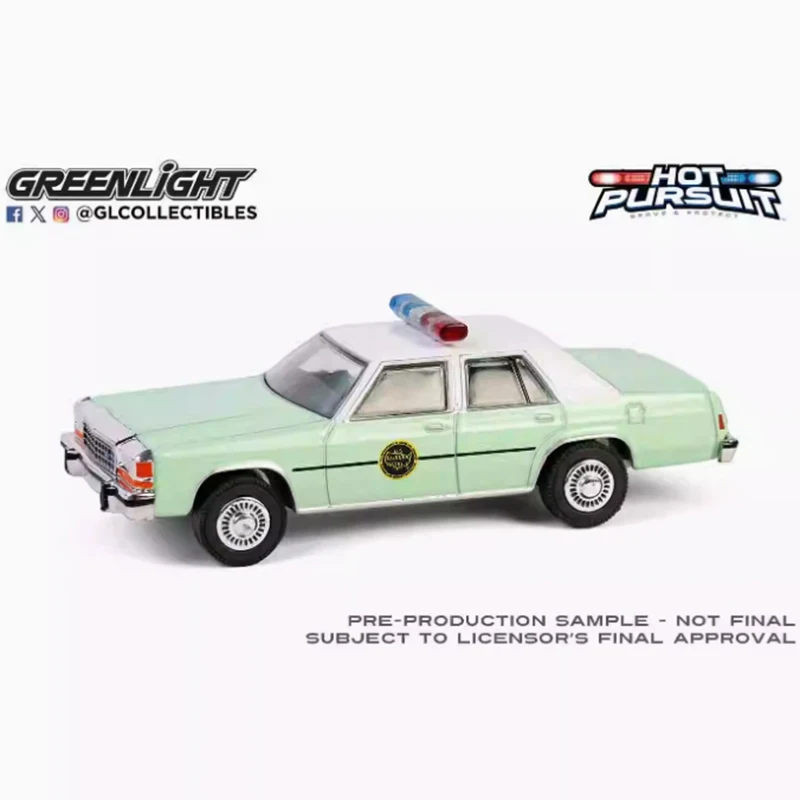 

Greenlight Diecast 1:64 Scale 1983 Ford LTD Crown Victoria/1969 Harvester Scout Green Alloy Car Model Holiday Gifts Toys