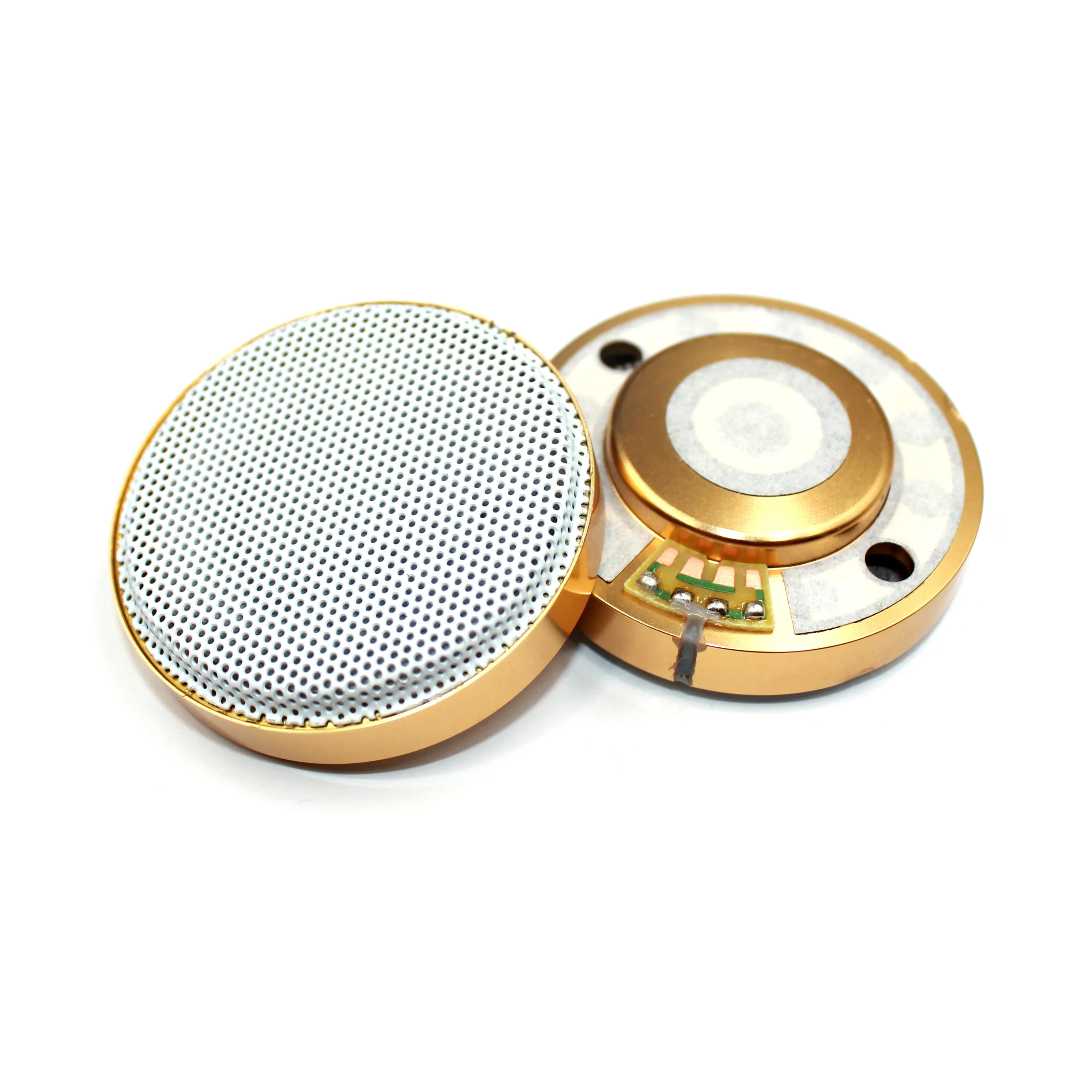 

Детали динамиков Hi-Fi: металлическая рама, высококачественная диафрагма с нановолокнами FreeEdge, 50-мм динамик для наушников, 64 Ом