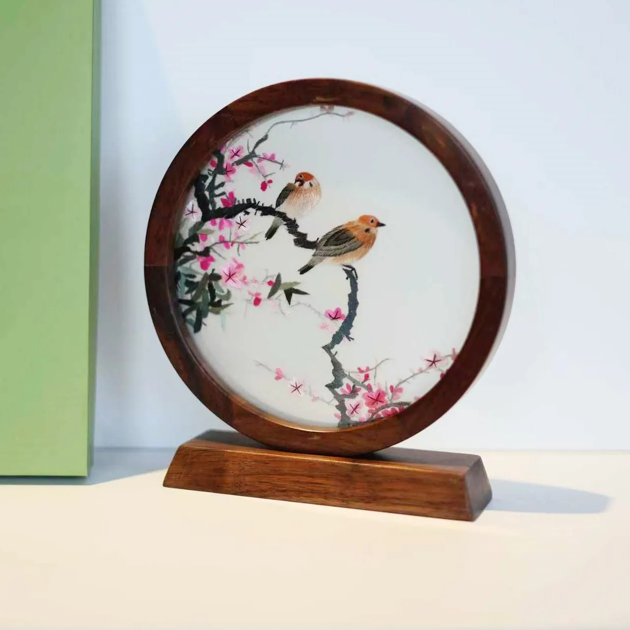 Suzhou Handmade Double Sided Embroidery Walnut Decoration Lanzi Quality Chinese Characteristic Gift