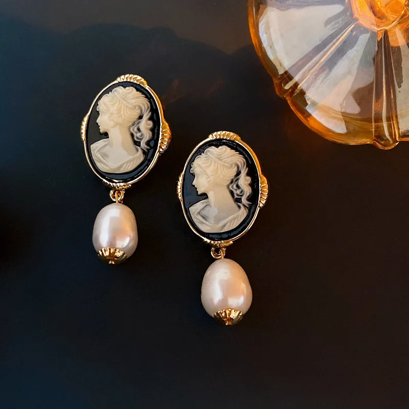 Vintage Exquiste Baroque Portrait Relief Pearl Pendant Earrings Jewerly For Women Lady Retro Palace Drop Earring Accessories