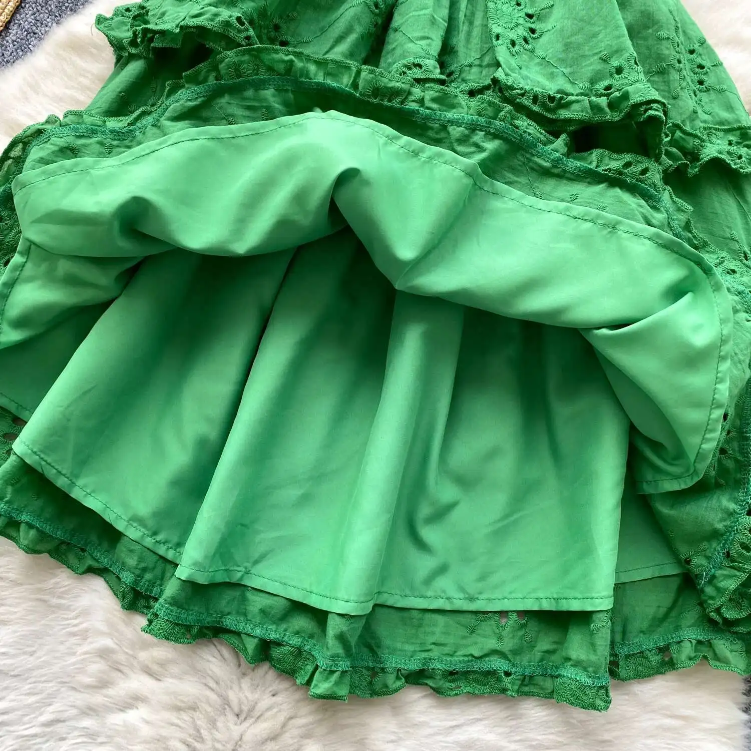 Abito corto da spiaggia in stile francese da donna sexy scollo a V profondo appeso al collo abiti ricamati vuoti abito corto Boho senza schienale da donna