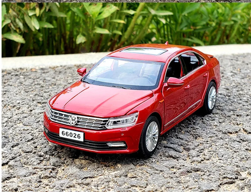 1:32 Passat VW Volkswagen Diecast Scale toy Car Models 6 Openable Doors Metal Model Sound And Light Pull Back SUV Toys for kids