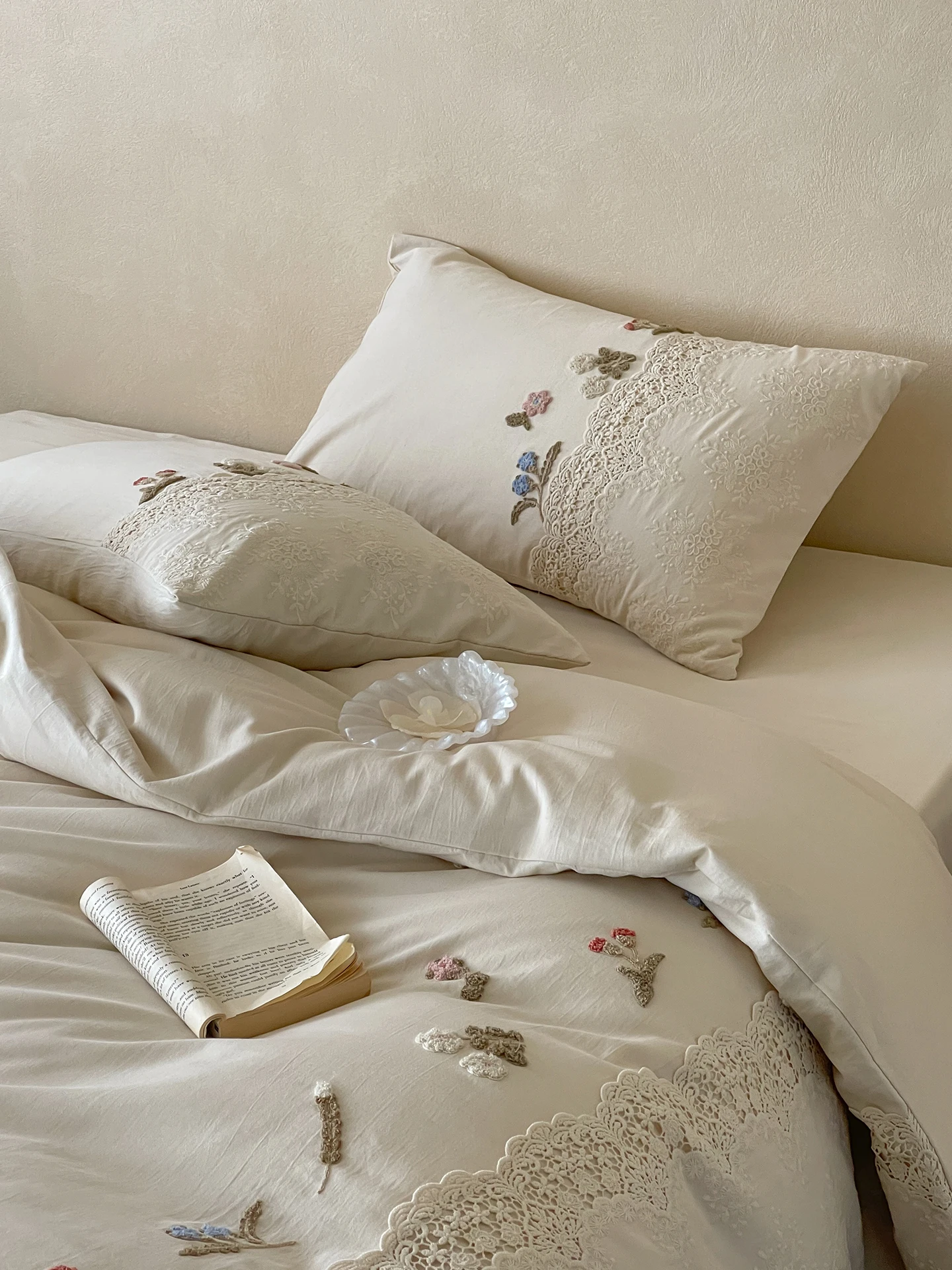 

High-End Linen Cotton Bedding Set Cute Towel Embroidered Bed Sheet Cover Duvet Cover Bed Canopy Style Bedding for All Seasons