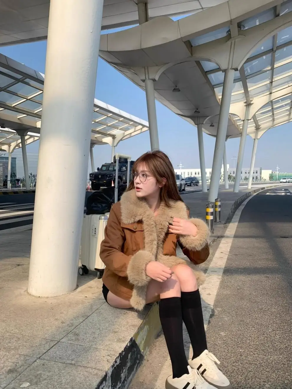 리버리 빈티지 브라운 퍼리 트림 코튼 웜 재킷 여성 겨울 신상 두꺼운 숏 데님 코튼 코트 코튼 의류