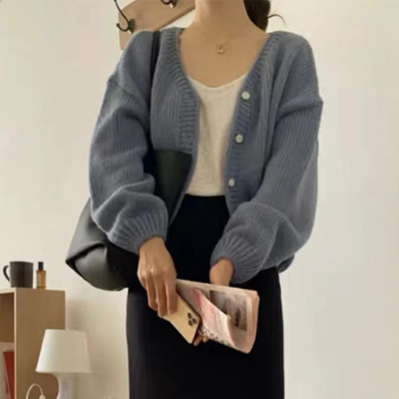 2025 Cárdigan básico de punto liso para mujer, suéter informal cálido de manga larga con cuello en V, abrigo, Tops sencillos y versátiles con una botonadura
