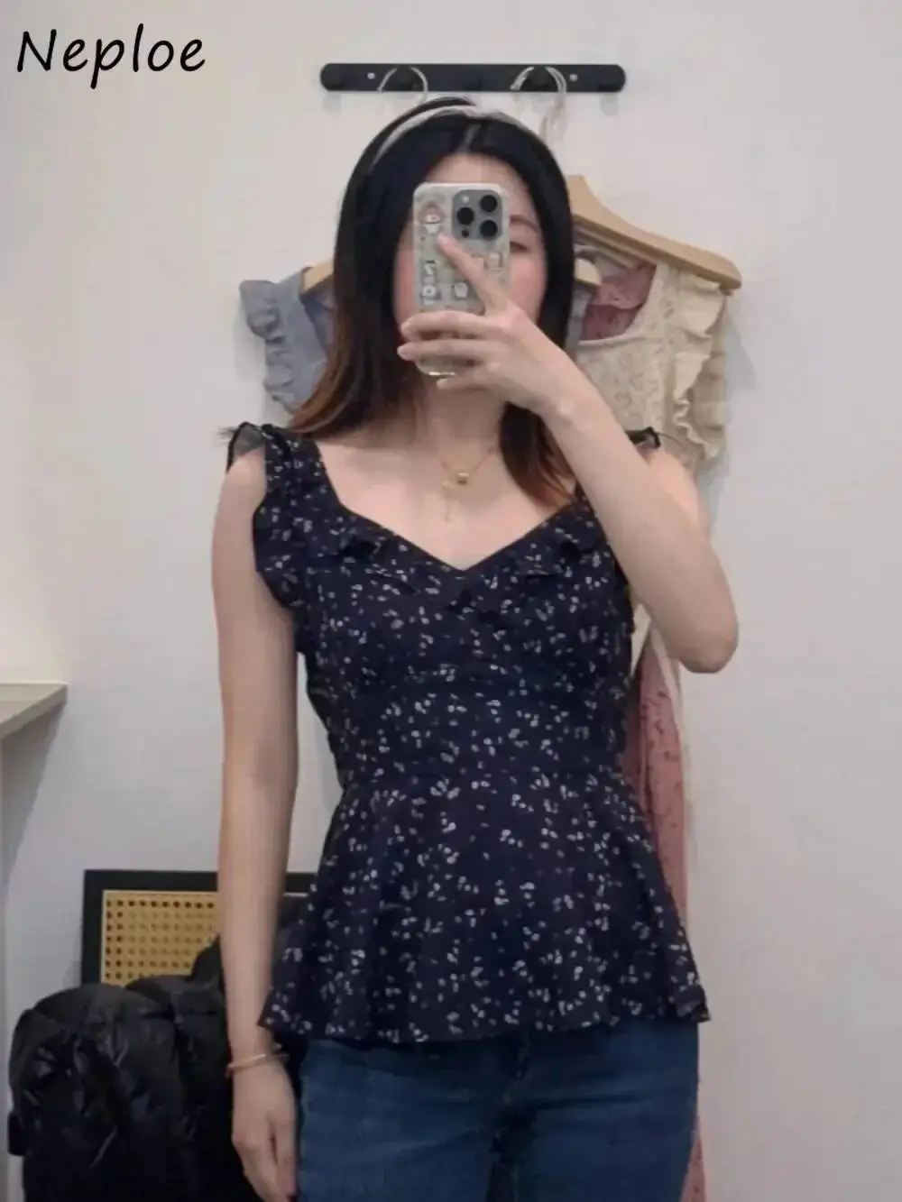 

BabYoung Vintage Office Lady V Neck Sleeveless Shirt Print Ruffles Slim Elegant Short Gentle Blouse Japan 2025 New All-Match Top
