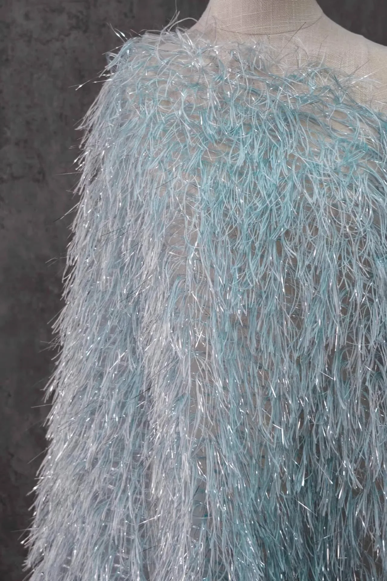 

1yard 3D tassel feather fabric Fashion tassel gold and silver wire tela Shirt and formal dress fabric for clothing