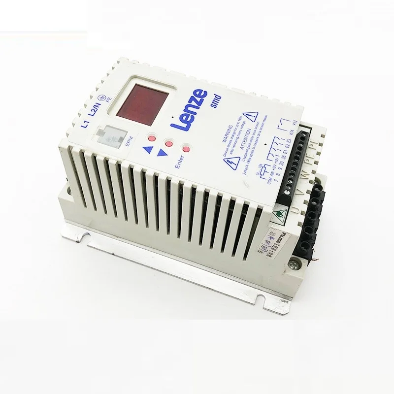 

Преобразователь ESMD371X2SFA drive 0.37kw 220Vav