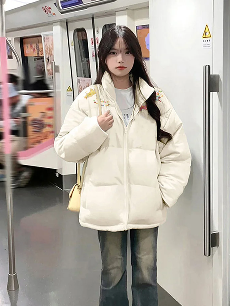 

Парка женская из натурального меха с антистатической технологией, снижающая трение, предотвращающая прилипание, обеспечивающая плавность движений, улучшенная для занятий в спортзале