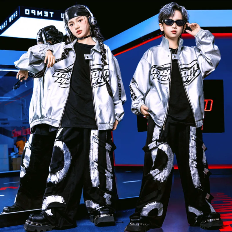 

Детский костюм в стиле хип-хоп, наряд для уличных танцев, серебряная куртка для мальчиков, свободные брюки, школьная одежда для сценического шоу, крутая одежда для джазовых танцев 4854