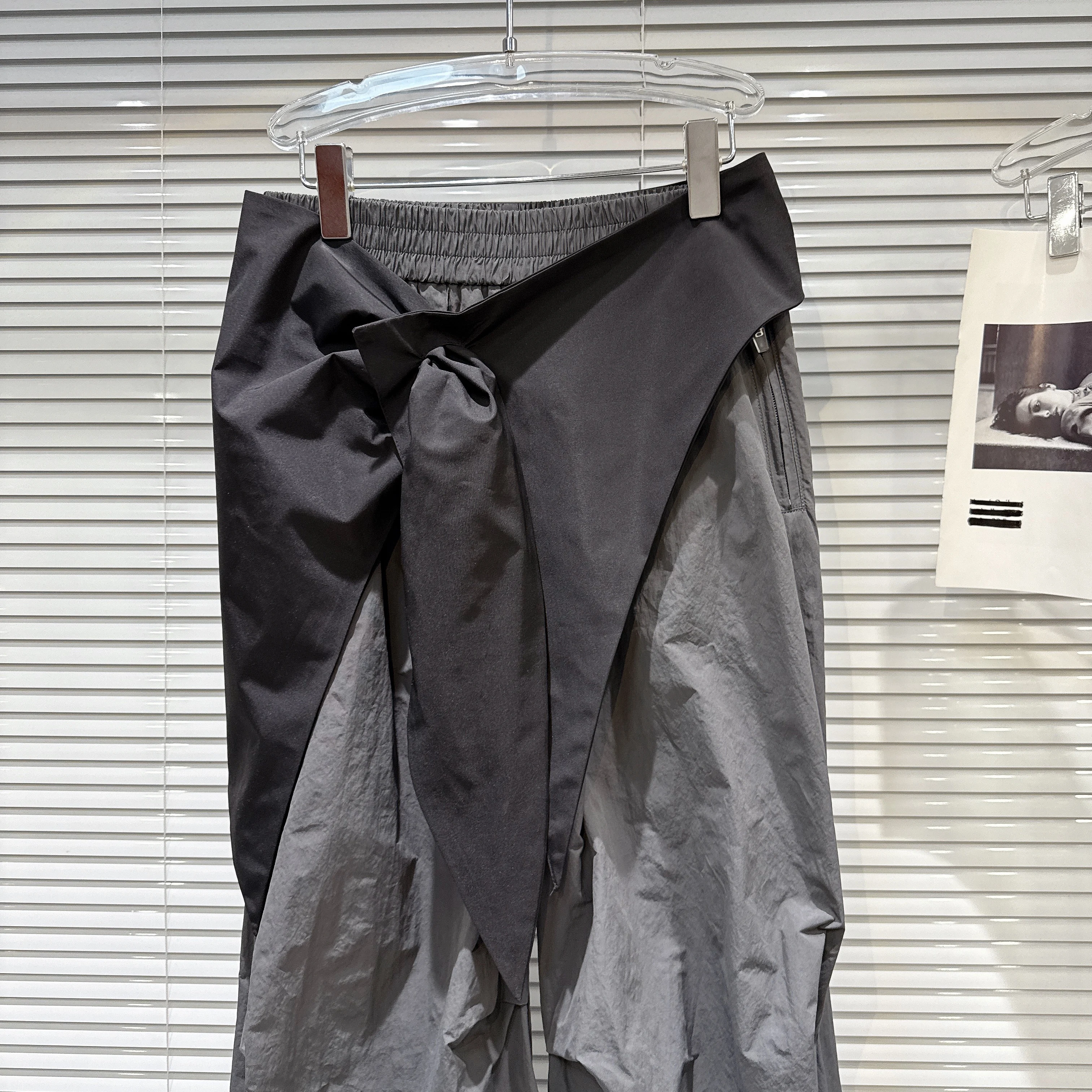 Fall 2025 New Arrival Sweet-Edgy Lightweight Parachute Cargo Pants with Adjustable Waist Tie for Women