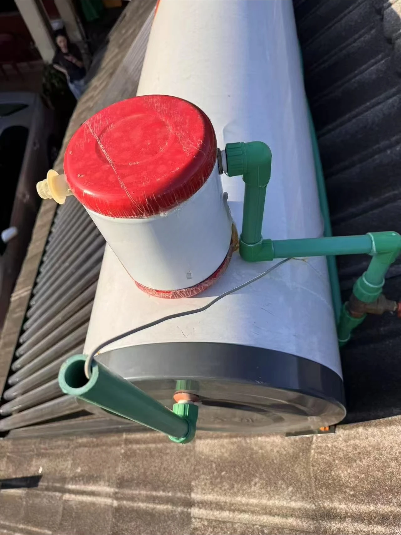200L Integrated Evacuated Tube Solar Water Heater   Energy-Saving With Auxiliary Replenishment tank