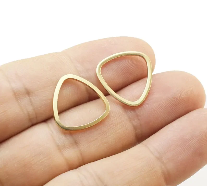 

30 шт. латунных треугольных подвесок, соединители для серег, геометрические элементы, необработанная латунь, 17 мм, фурнитура для ювелирных изделий -R2932