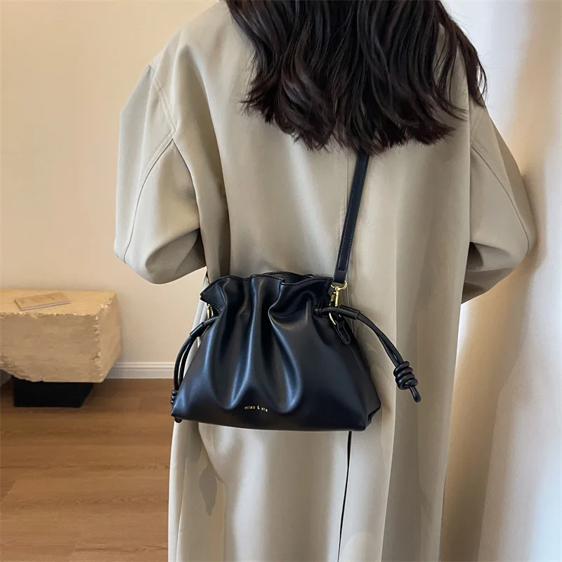 

Well-designe new style women's bags popular versatile crossbody bags and fashionable bucket bags